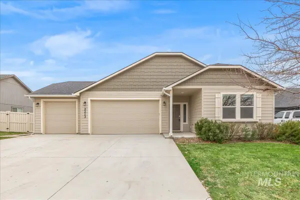 2213 E Elm Grove Dr, Nampa, ID 83686