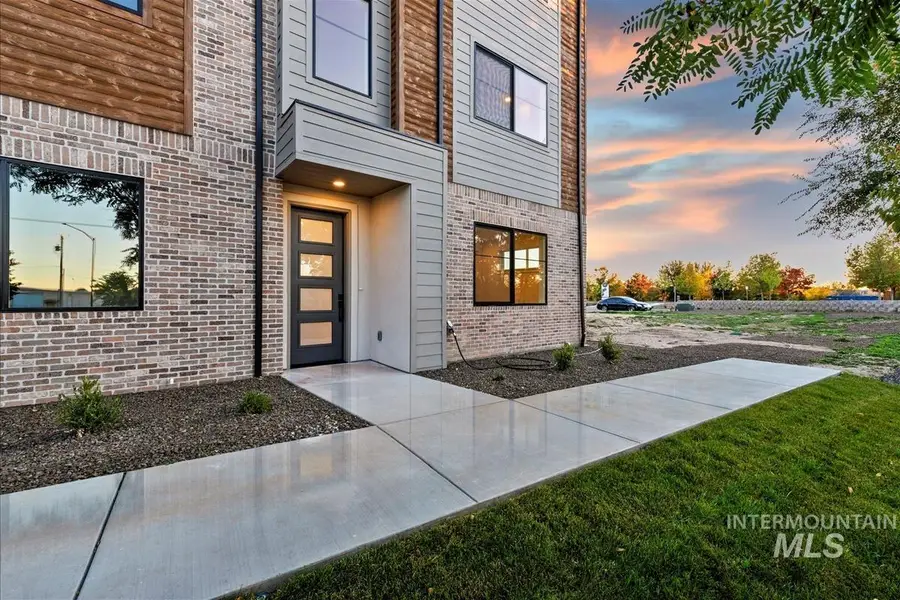 3243 W Moore Street, Boise, ID 83702 - Image #2