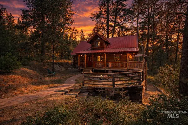 397 Warm Lake Rd, Cascade, ID 83611