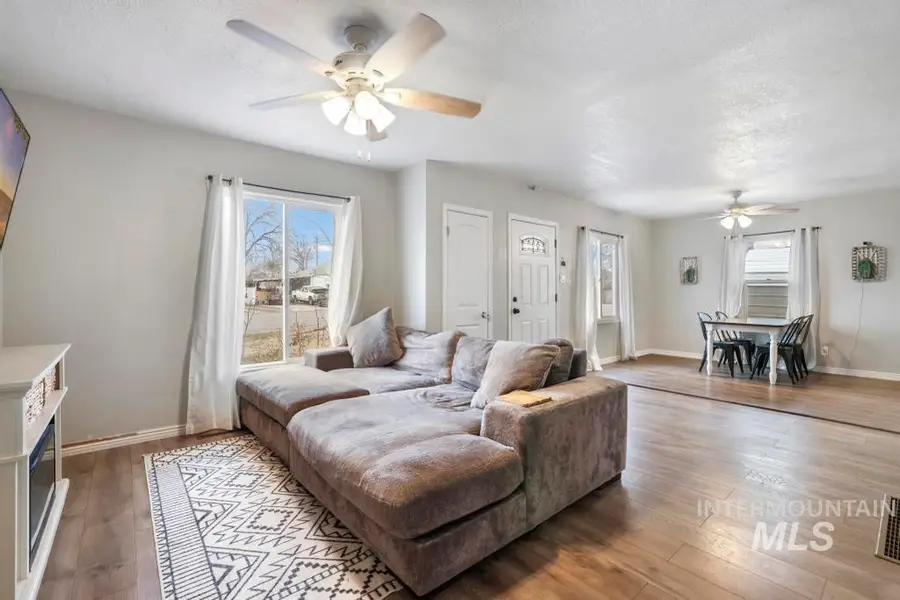 821 12th Ave N, Buhl, ID 83316 - #3