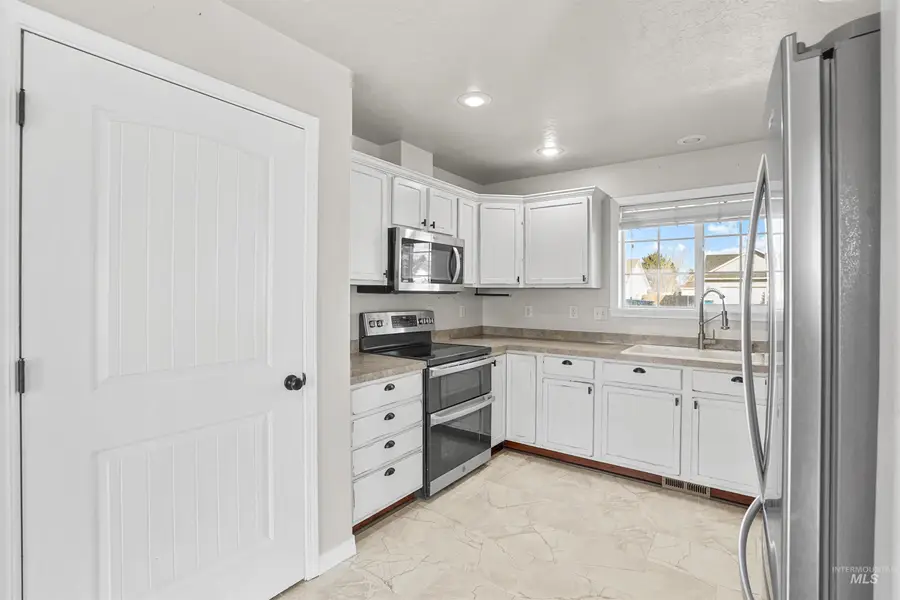 330 W 2nd Street, Hazelton, ID 83335 - #2