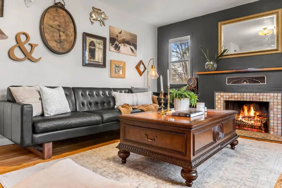 3203 N Treasure Dr, Boise, ID 83703 - Image #2