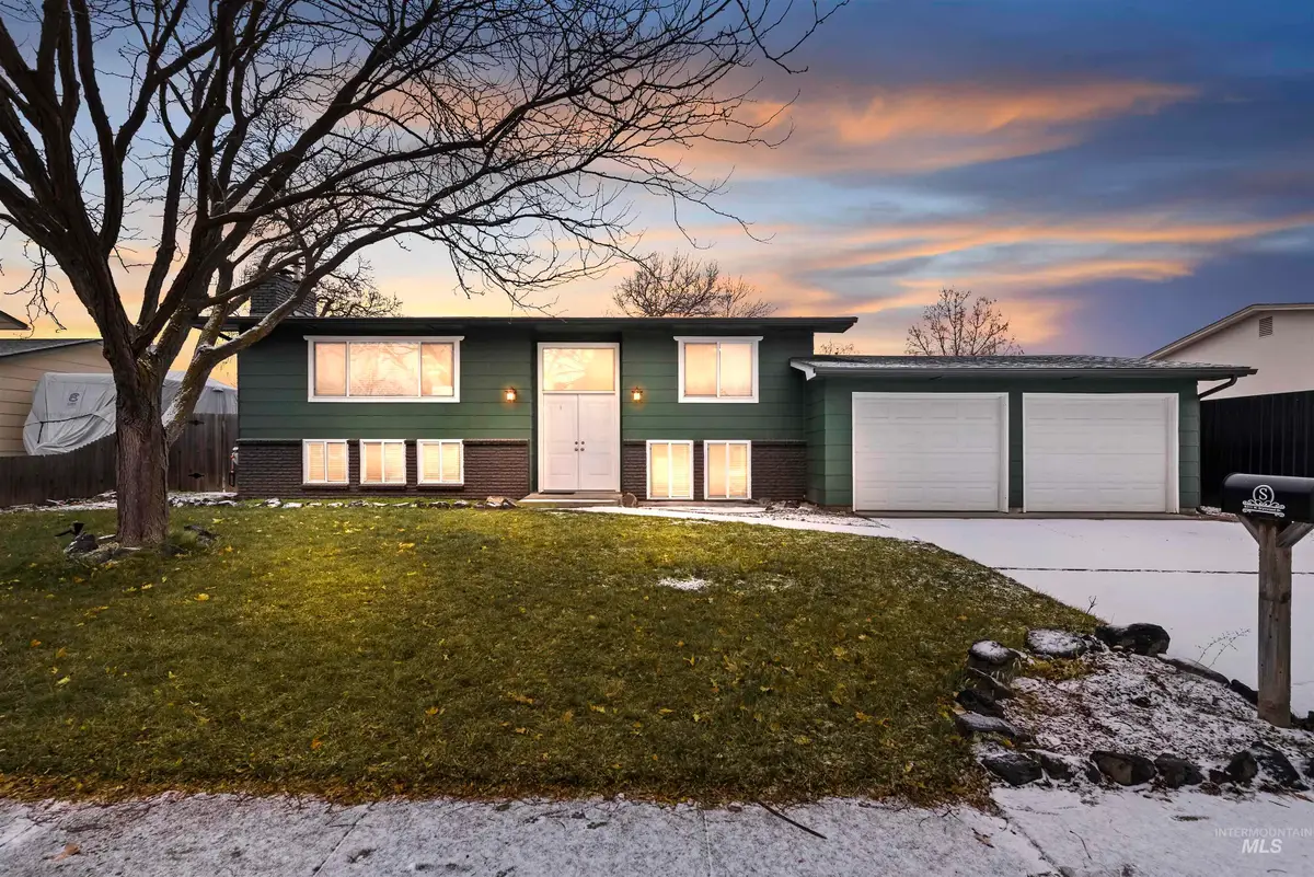 8211 W Brynwood Dr, Boise, ID 83704 - Image #1