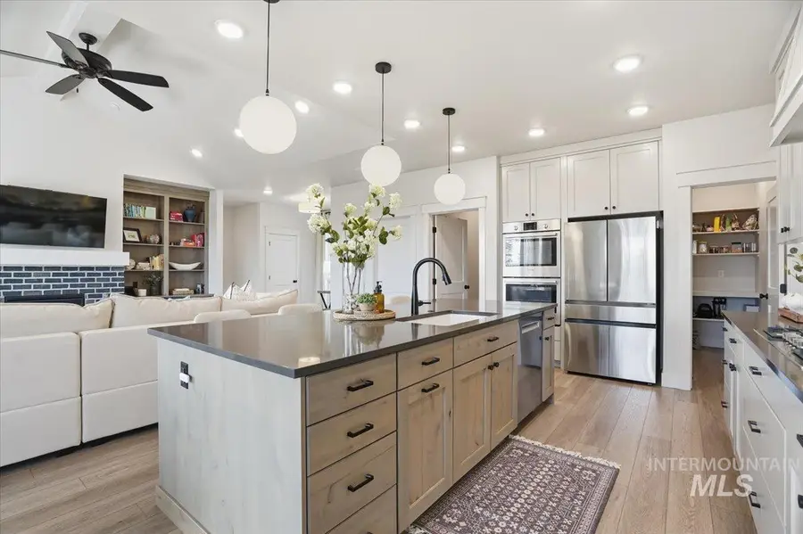 398 S Big Star Ln, Eagle, ID 83616 - Image #2