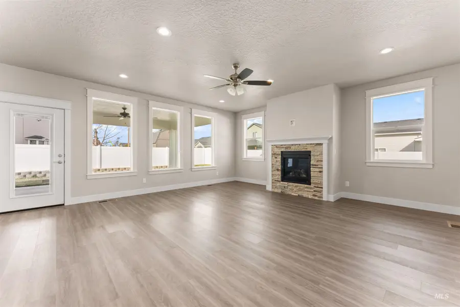 77 S Daybreak Ave #Lot 28 Block 4, Nampa, ID 83687 - Image #2