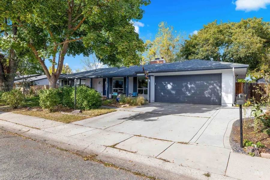 8510 W Crestwood Dr, Boise, ID 83704 - Image #2