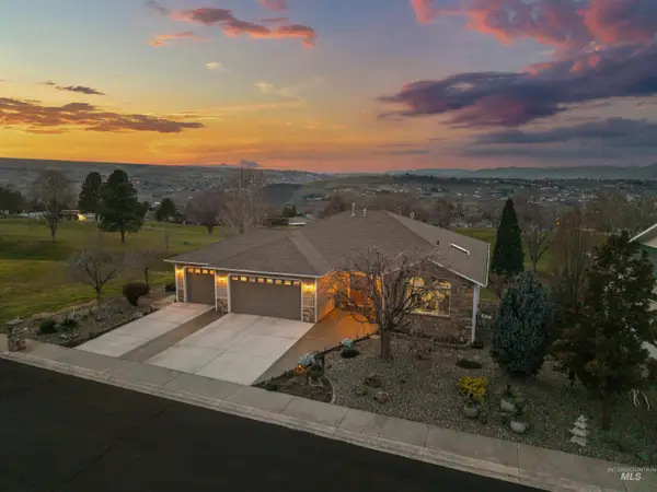 3978 Foothill Dr, Lewiston, ID 83501