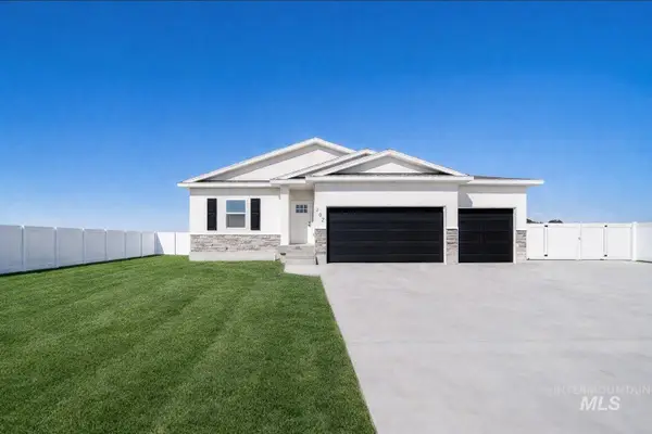 102 N Stocktrail Dr, Idaho Falls, ID 83402