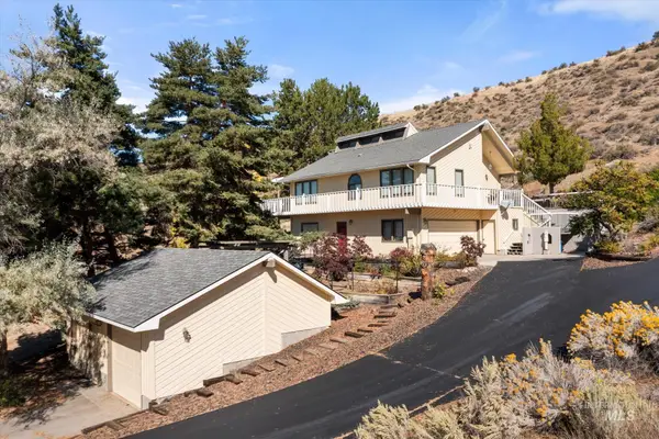 8200 W Spring Creek Way, Boise, ID 83714