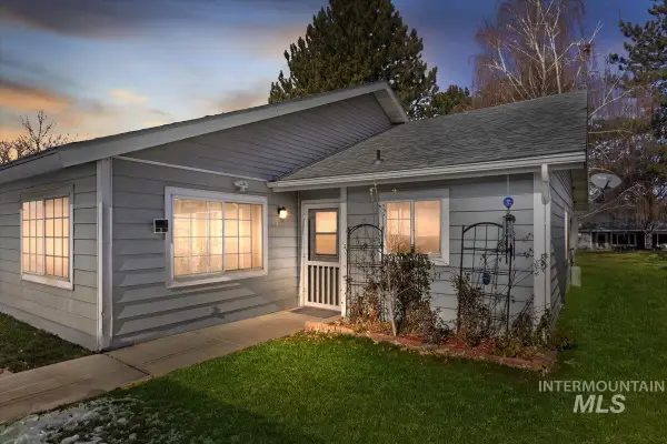 313 1/2 6th Ave N, Filer, ID 83328