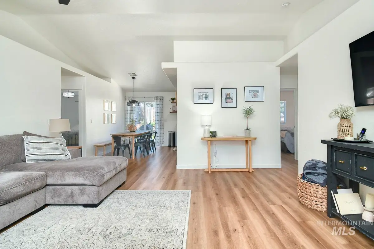 3205 S Malad Dr, Nampa, ID 83686 - Image #1