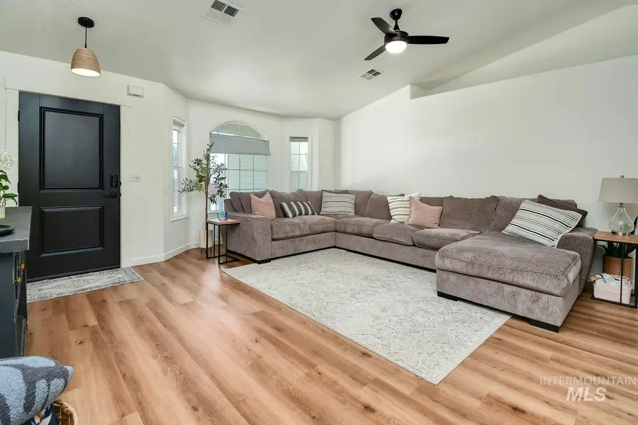 3205 S Malad Dr, Nampa, ID 83686 - Image #2