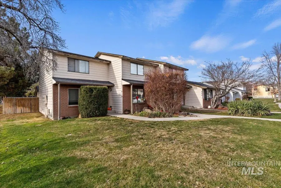 819 N Benjamin Ln, Boise, ID 83704 - Image #2