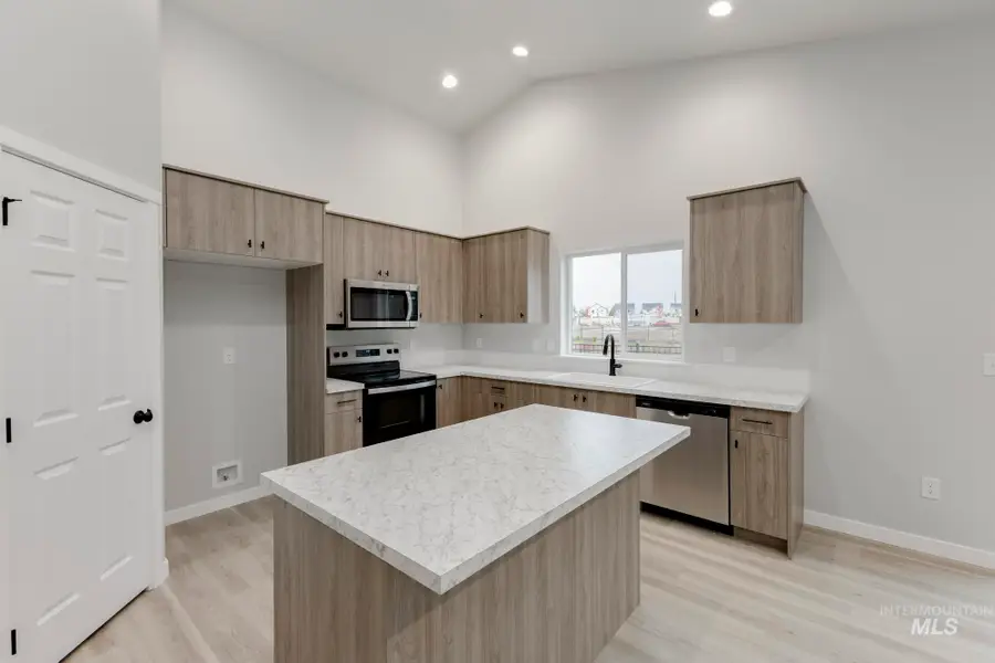 3727 E Syracuse St, Nampa, ID 83686 - #3