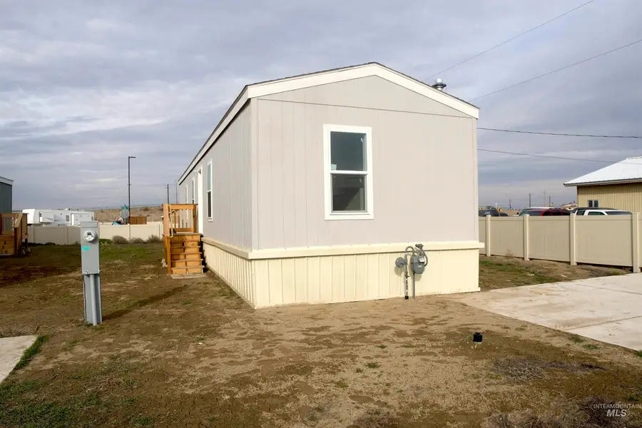 684 SE 10th St #25, Ontario, OR 97914 - Image #2