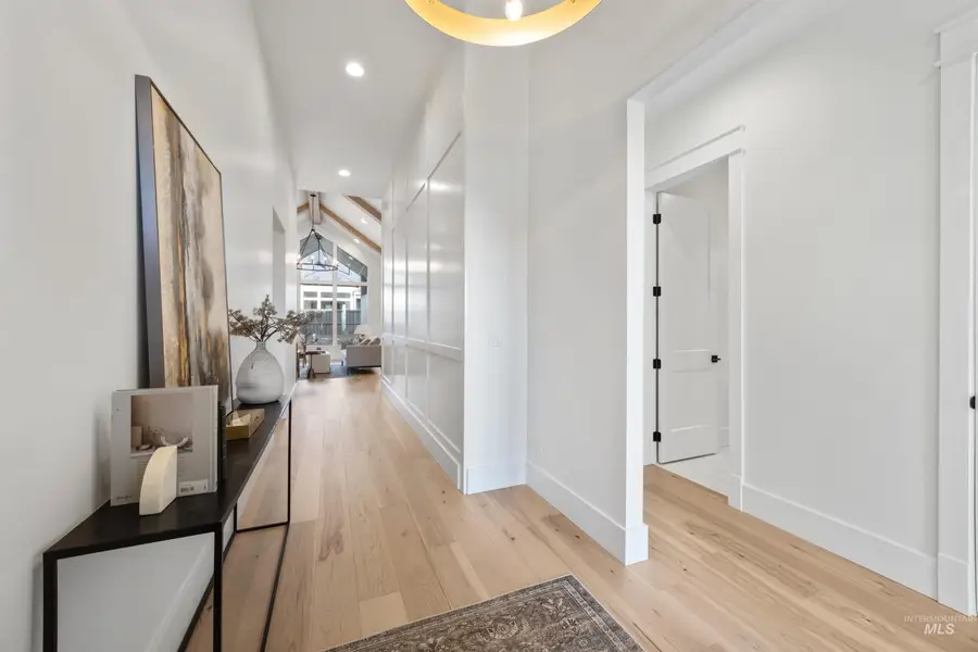 1034 E Escalation St, Meridian, ID 83642 - Image #2