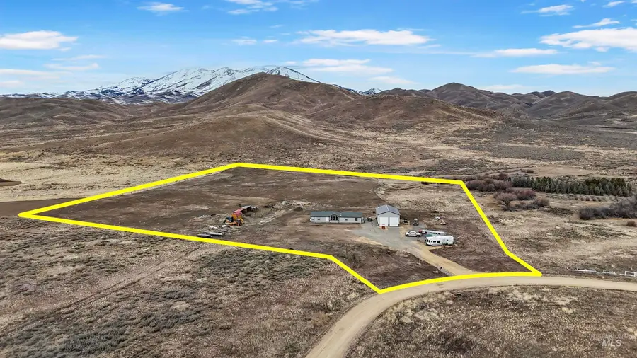 161 Horseshoe Loop, Fairfield, ID 83327 - Image #2