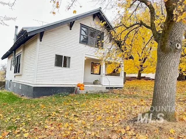 306 W Hazel St, Genesee, ID 83832 - #1