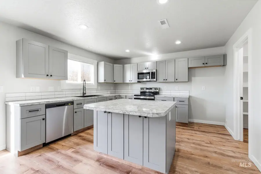 3312 Vistapark Dr, Caldwell, ID 83605 - #2