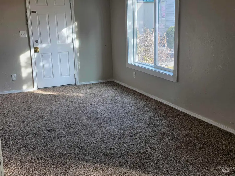 325 Idaho Str, Gooding, ID 83330 - #3