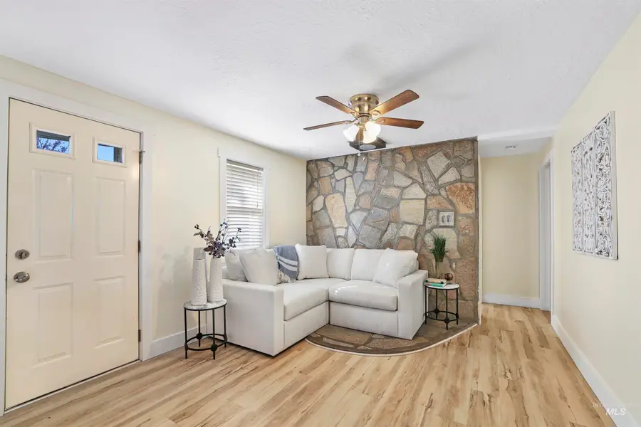 818 Center St. E, Kimberly, ID 83341 - #3