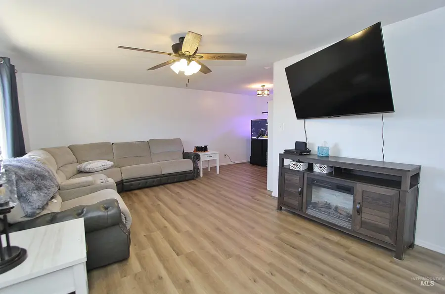 1185 N 6th East St, Mountain Home, ID 83647 - #2