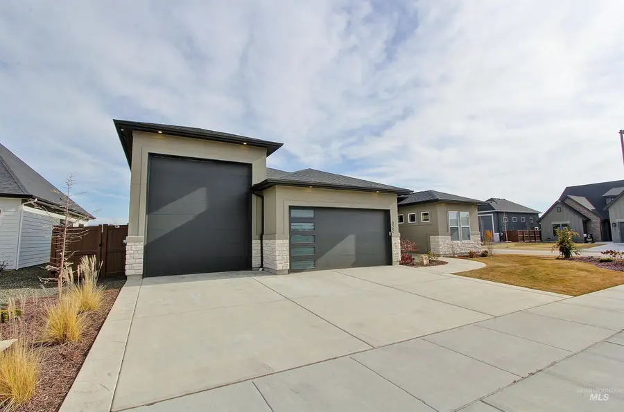 822 N Danville Ave, Eagle, ID 83616 - Image #2