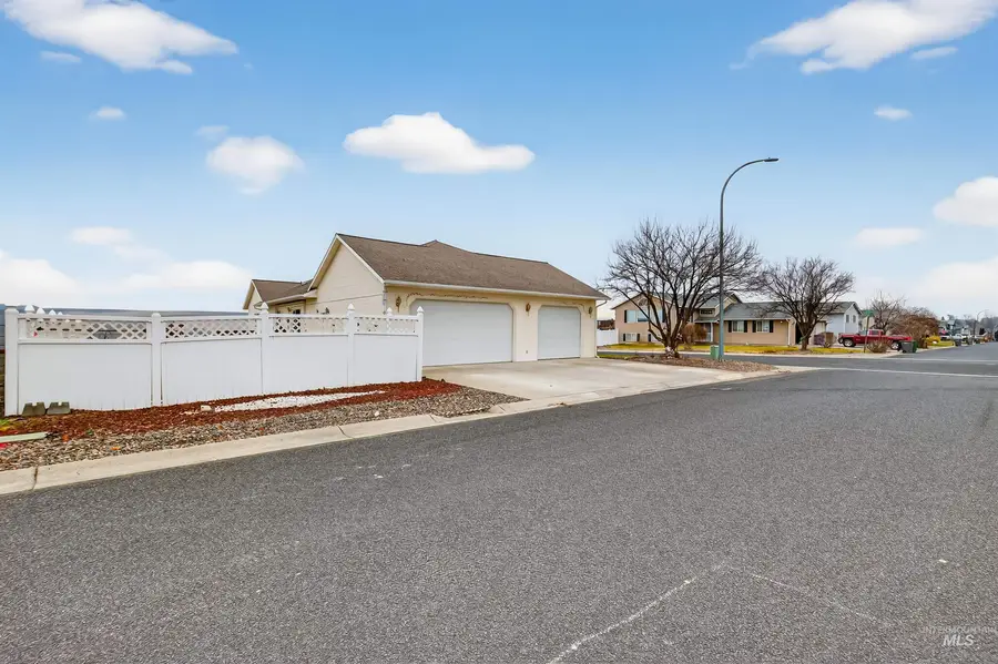 3737 19th St, Lewiston, ID 83501 - #3