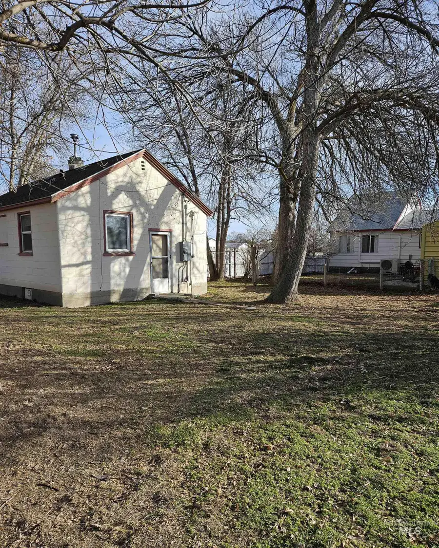 909 Oregon St, Gooding, ID 83330 - #3
