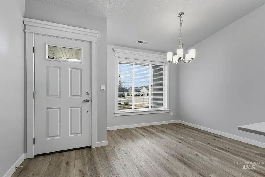 3065 N Summerbrook Ave, Meridian, ID 83646 - Image #3
