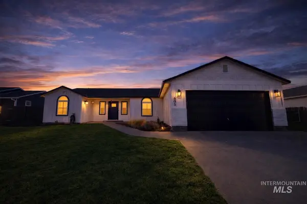 805 SW Gregory Lane, Mountain Home, ID 83647