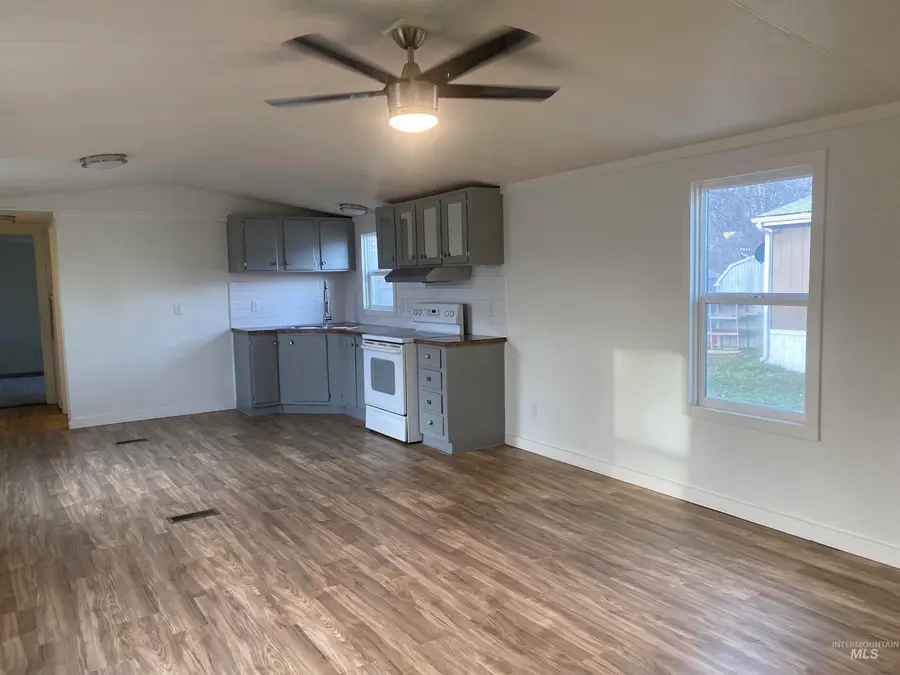 245 SW Dawn Dr, Mountain Home, ID 83647 - #3