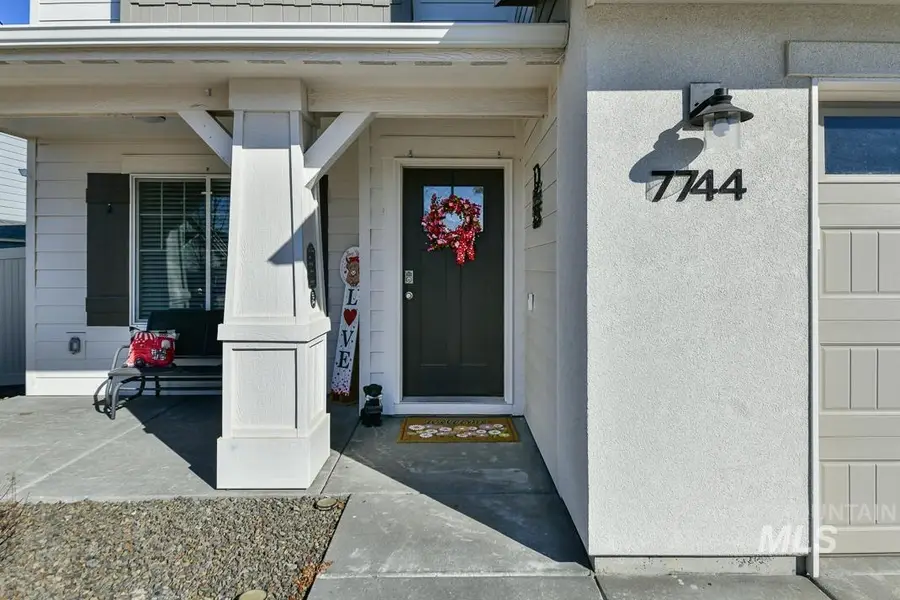 7744 E Rogue Dr, Nampa, ID 83687 - #3