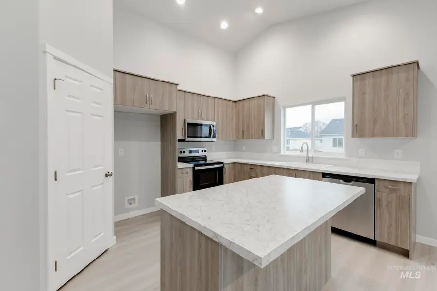 2152 N Thunderbolt St, Mountain Home, ID 83647 - #3