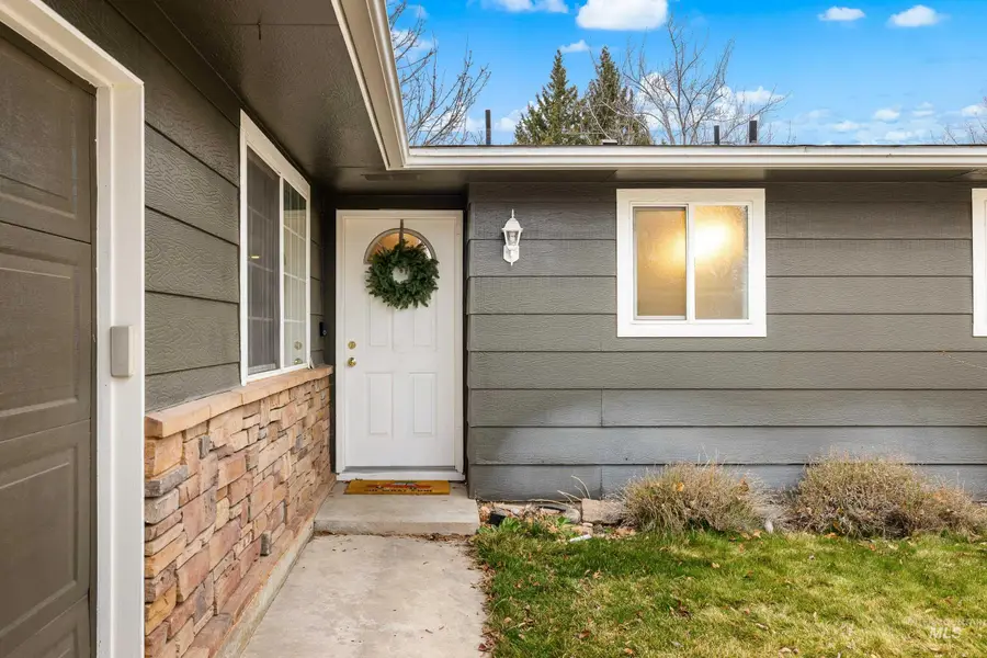 3333 N Pepperwood Dr, Boise, ID 83704 - #2