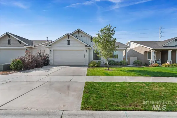 5773 W Riva Capri St, Meridian, ID 83646