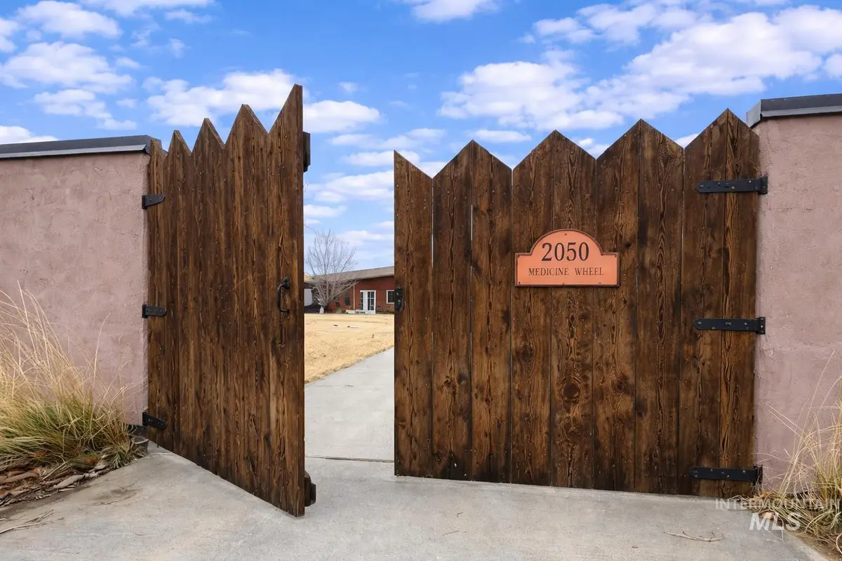 2050 E Medicine Wheel Ln, King Hill, ID 83633 - #1