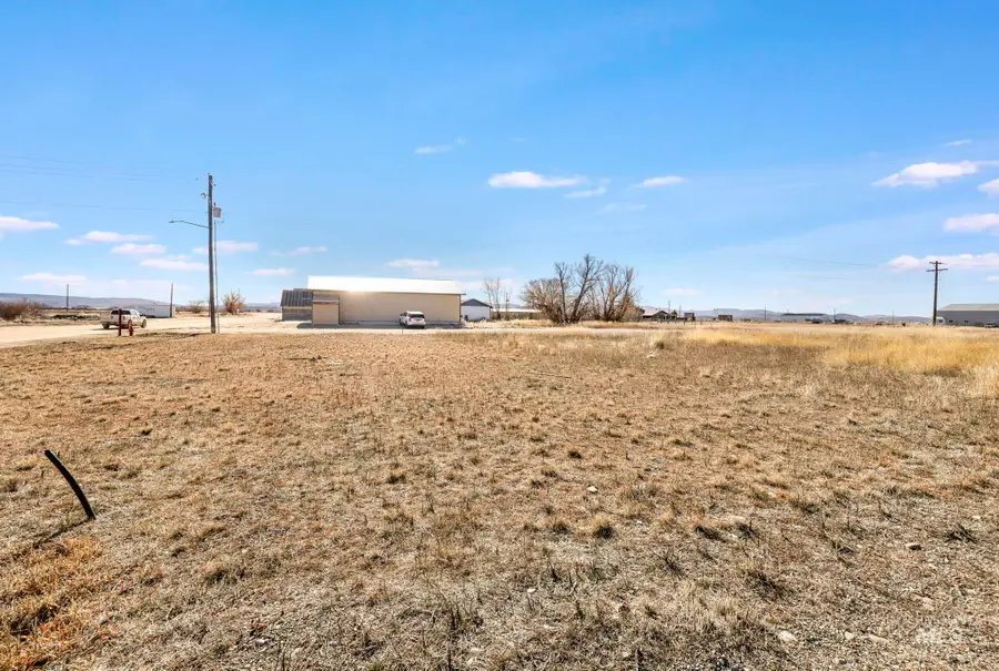 305 W Spruce Ave, Fairfield, ID 83327 - #2