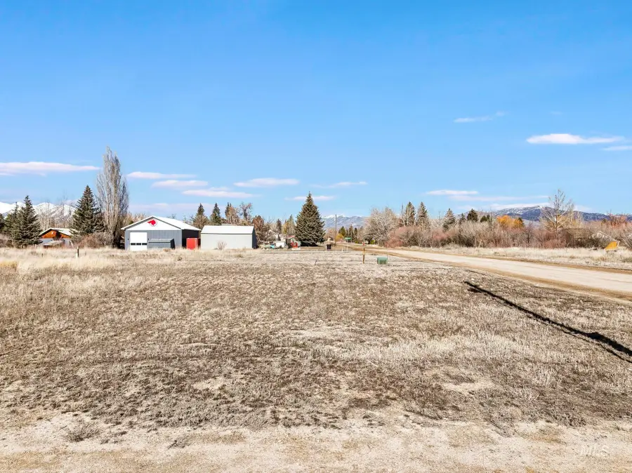 305 W Spruce Ave, Fairfield, ID 83327 - #3