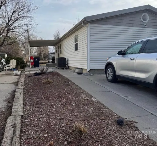 145 4th St, Hazelton, ID 83335