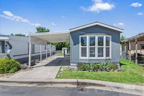 424 W Cherry Ln #137, Meridian, ID 83642