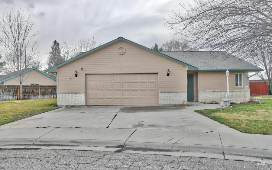 719 Benton Avenue, Nampa, ID 83651 - #2