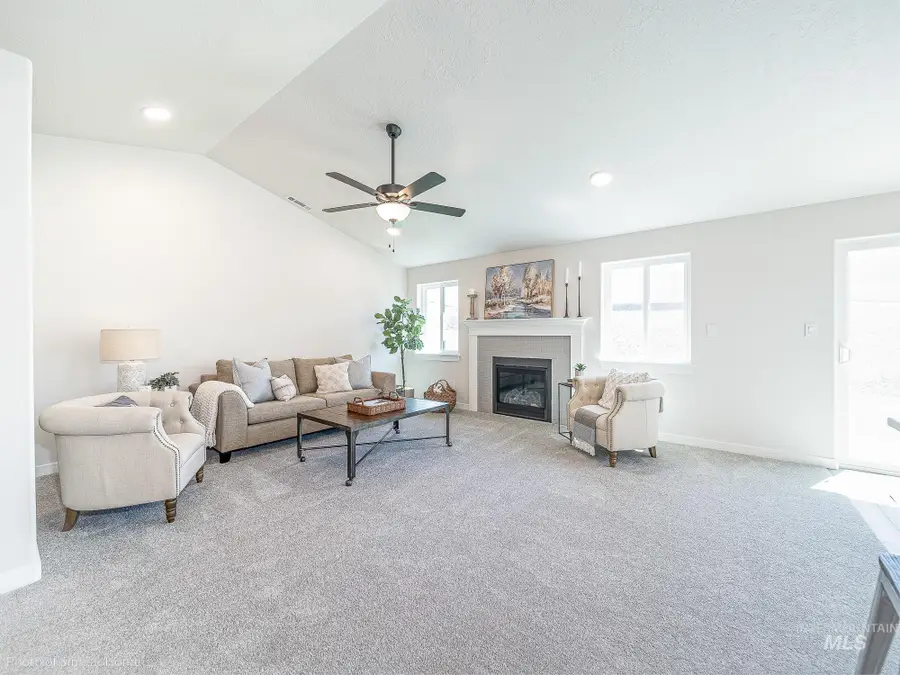 889 W Roan Ridge St #Edgewood Lot 13 Block 2, Nampa, ID 83686 - #3