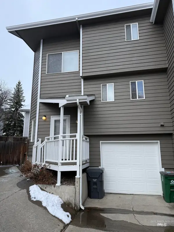562 Deer Meadow #4, Moscow, ID 83843