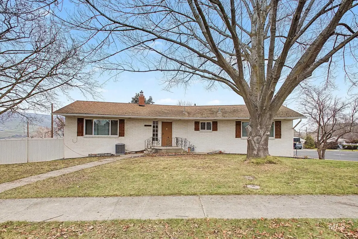 2715 Sunset Drive, Lewiston, ID 83501 - #1