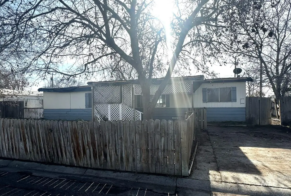 916 Victoria, Fruitland, ID 83619 - #1