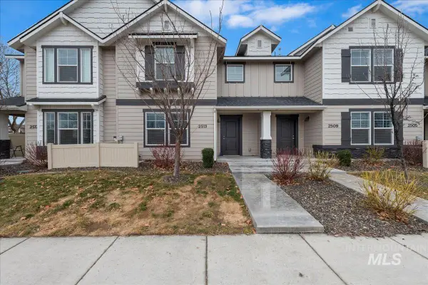 2513 E Goldstone St, Meridian, ID 83642