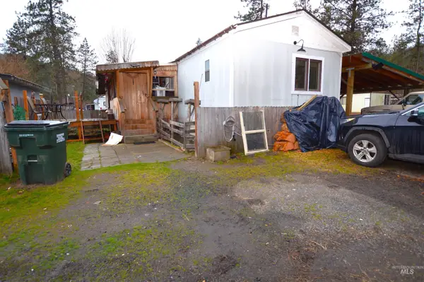 11 Bass Ln, Orofino, ID 83544