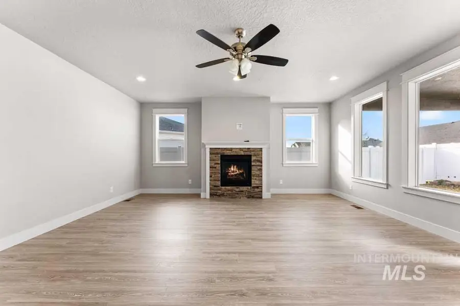 81 S Daybreak Ave, Nampa, ID 83687 - #3