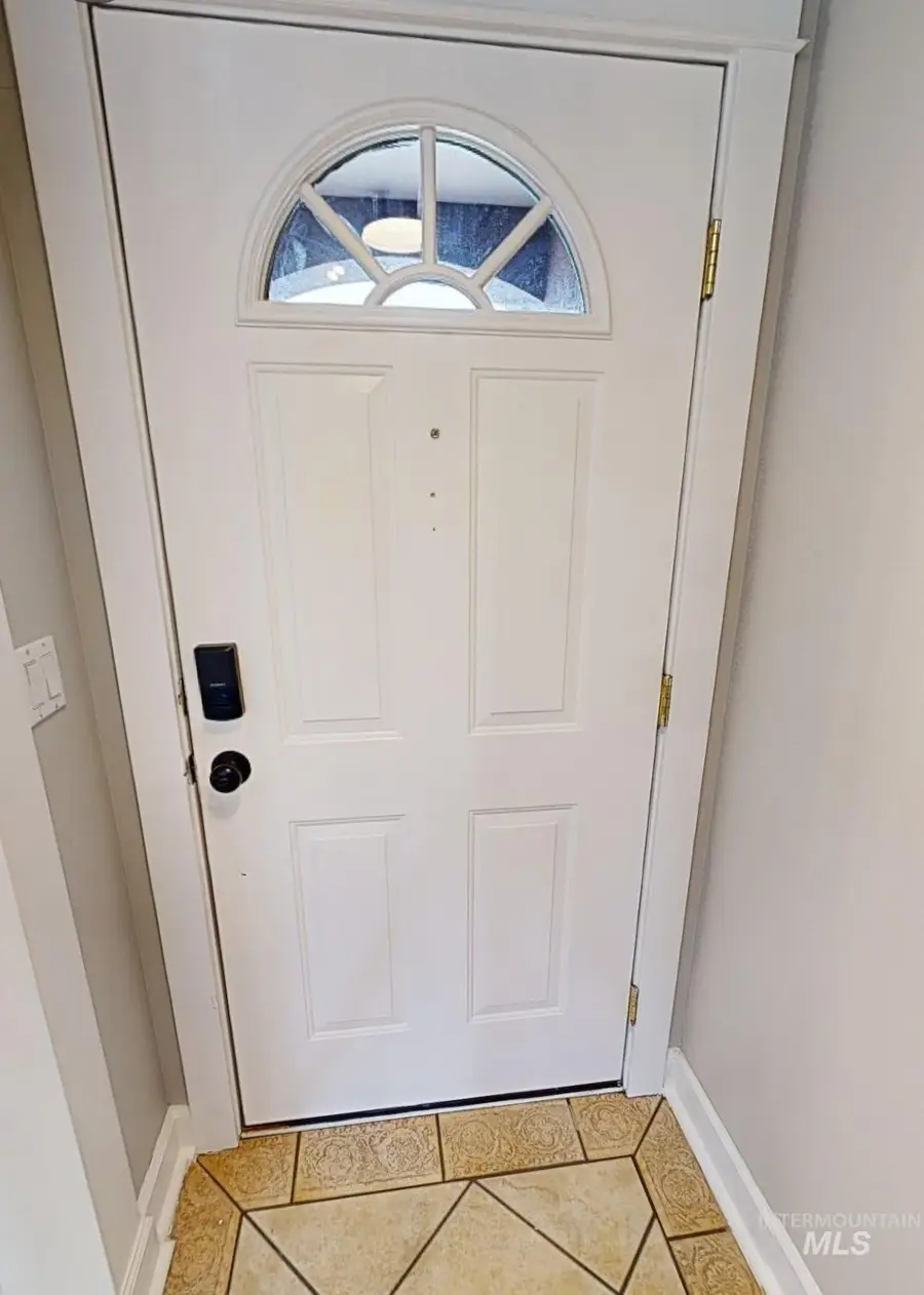 6889 E Greens Dr, Nampa, ID 83687 - #3